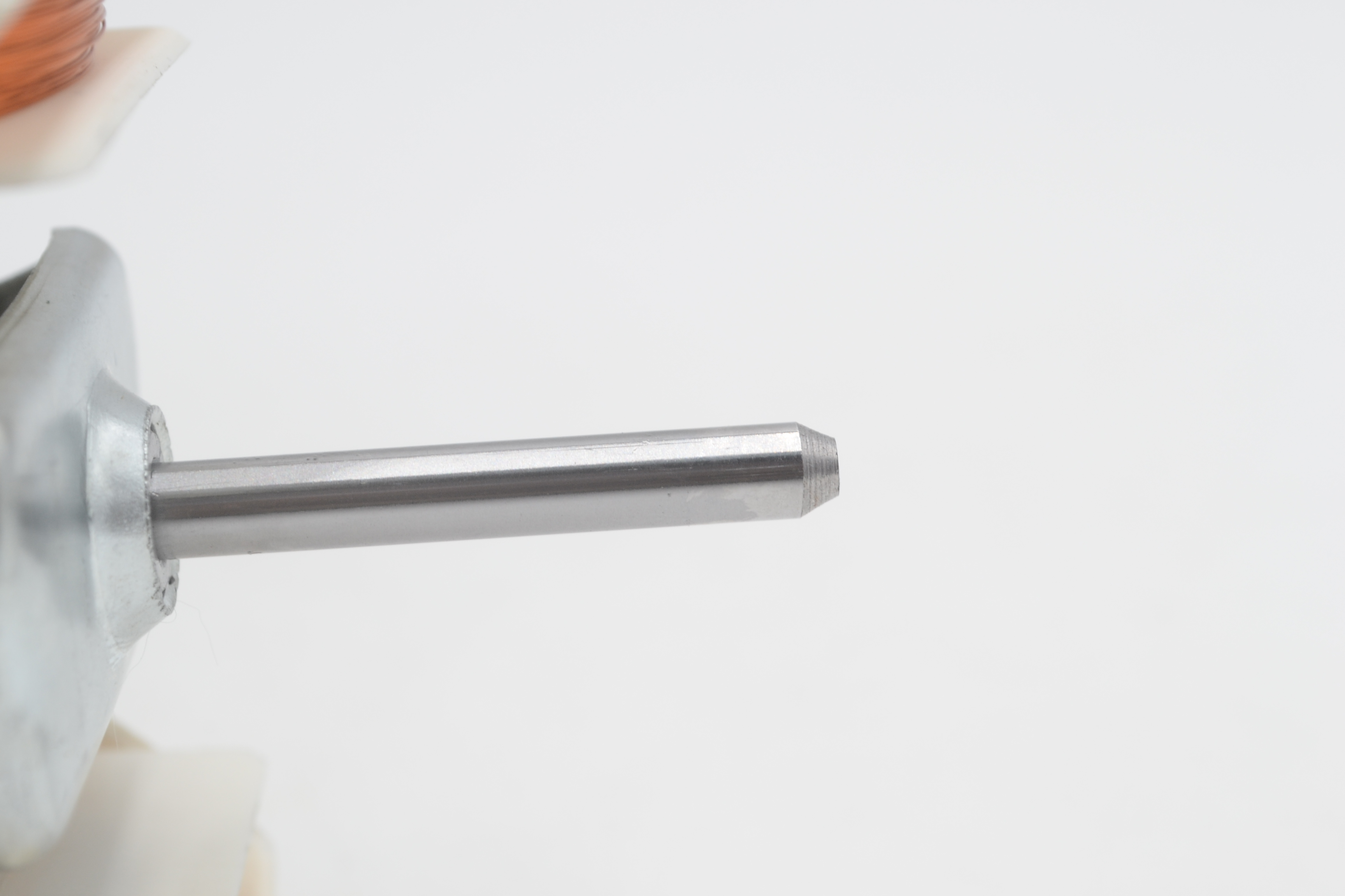 Detalle del eje del motor de campana extractora YK-8425-90.